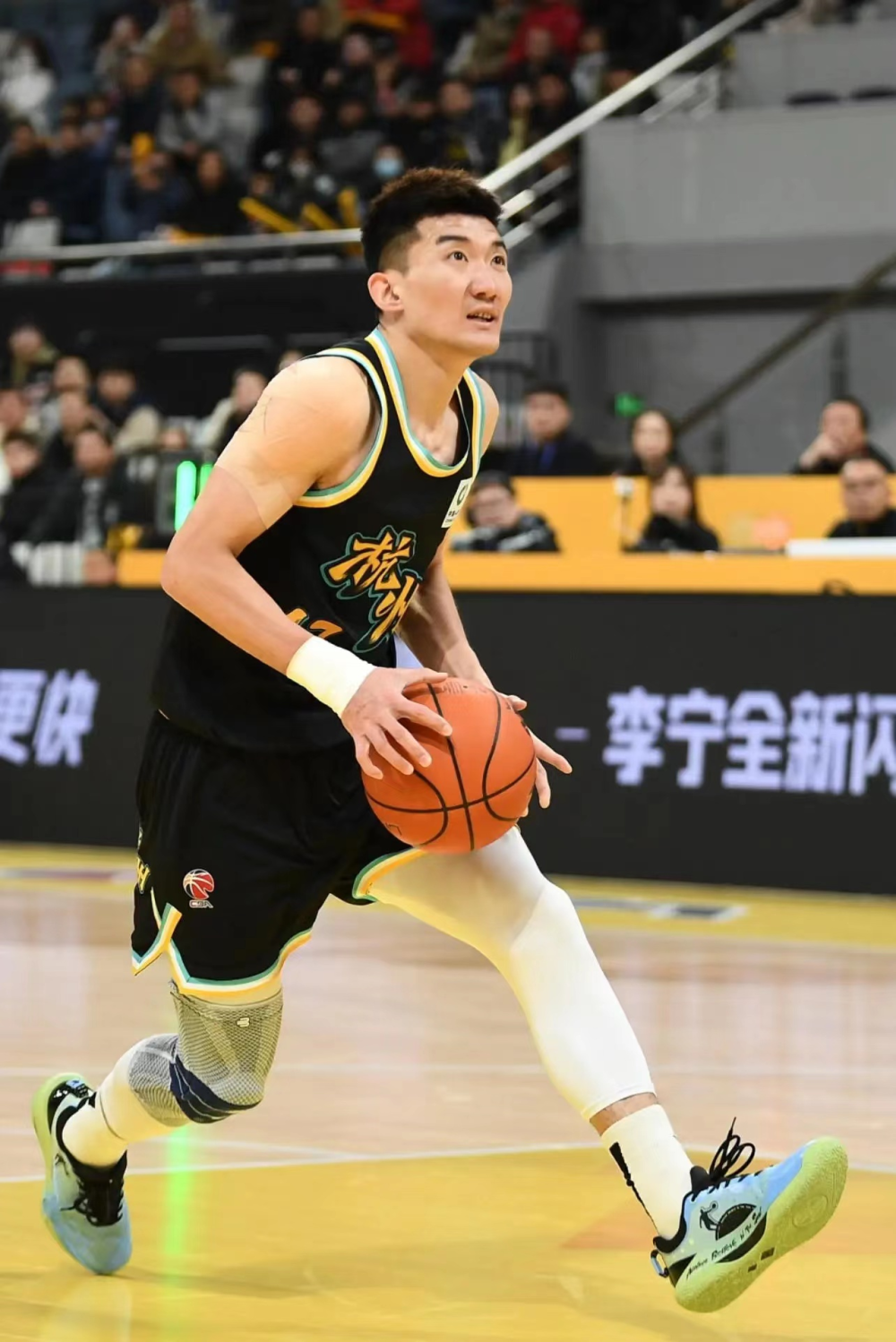 开云体育网站入口-孙铭徽18+10广厦胜山西齐麟23分新疆不敌福建