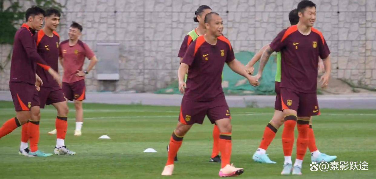 开云体育官网登入-包含突发！国足东亚杯23人基本确定，久尔杰维奇临时带队，韦世豪无缘的词条